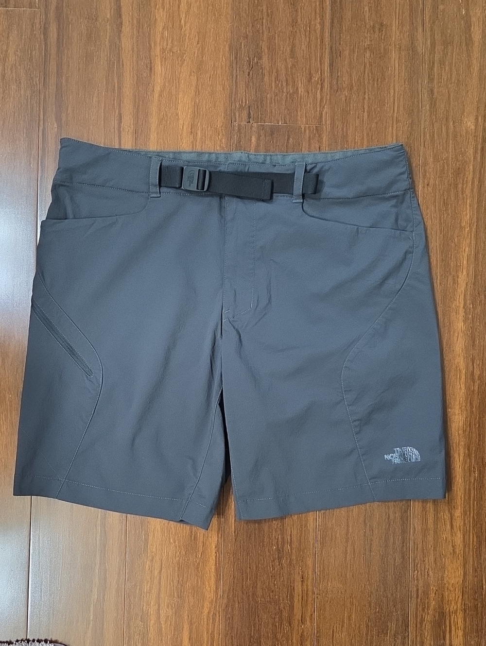 MEN'S THE NORTH FACE CHARCOAL GRAY HIKING SHORTS WITH BELT & ZIPPER POCKET 36